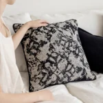 Coussins baroques noir et beige, formats carré 45x45 et rectangulaire 50x30